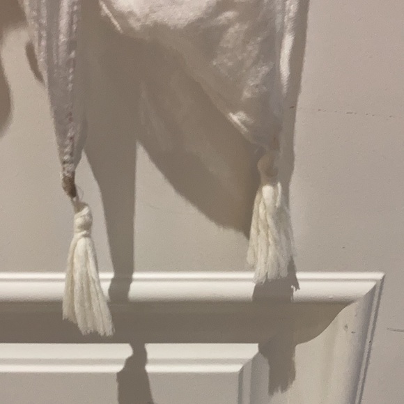 Gentle Fawn Floral Shawl - Picture 3 of 3